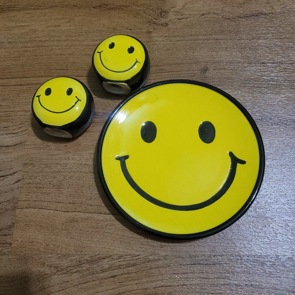 Vintage Smiley Face Plate/ Smiley Salt & Pepper Shakers